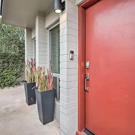 Scottsdale Condo With Patio, Walk To Fashion Square!